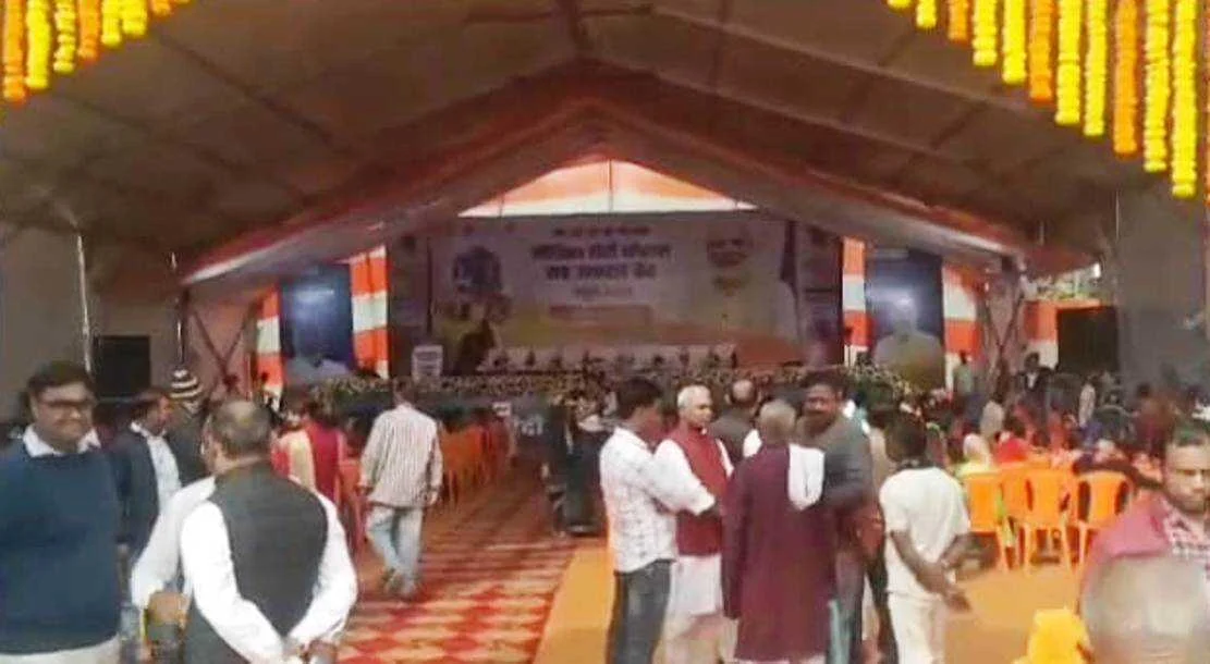 बेगूसराय में जीविका दीदी कौशल विकास केन्द्र का उद्घाटन केंन्द्रीय मंत्री गिरिराज सिंह व जिलाधिकारी तुषार सिंगला ने किया 3