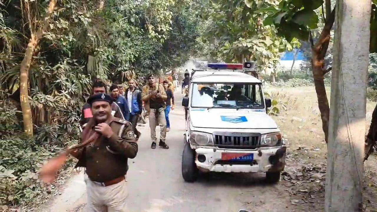 बेगूसराय में एक अज्ञात व्यक्ति का शव पेड़ से लटका हुआ मिलने से इलाके में फैली सनसनी 2