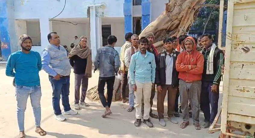 कैमूर: डिहरा गांव में 5 दिन से गायब व्यक्ति का शव घर के पास पोखरा से बरामद, पुलिस मामले की जांच में जुटी 2