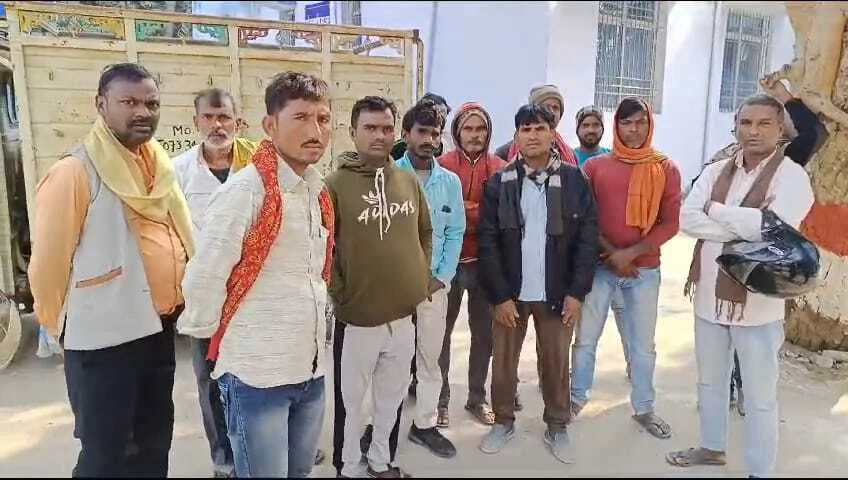 कैमूर: डिहरा गांव में 5 दिन से गायब व्यक्ति का शव घर के पास पोखरा से बरामद, पुलिस मामले की जांच में जुटी 3