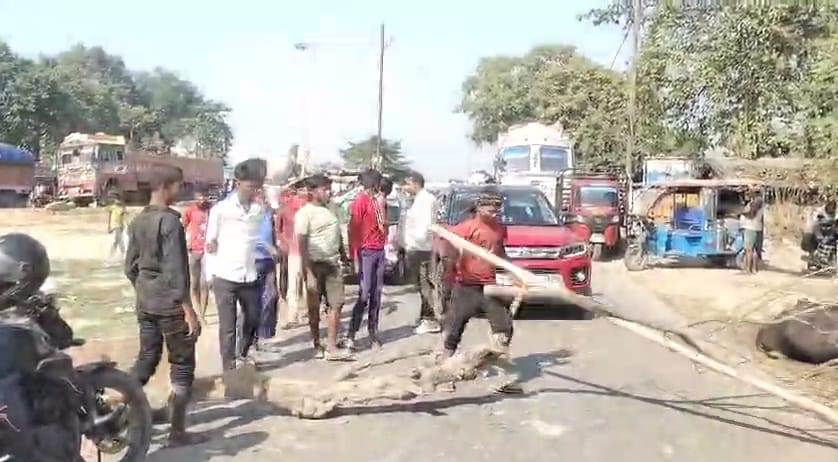 खगड़िया: लापता युवक का शव मिलने से लोगो में आक्रोश, घंटों किया सड़क जाम 2