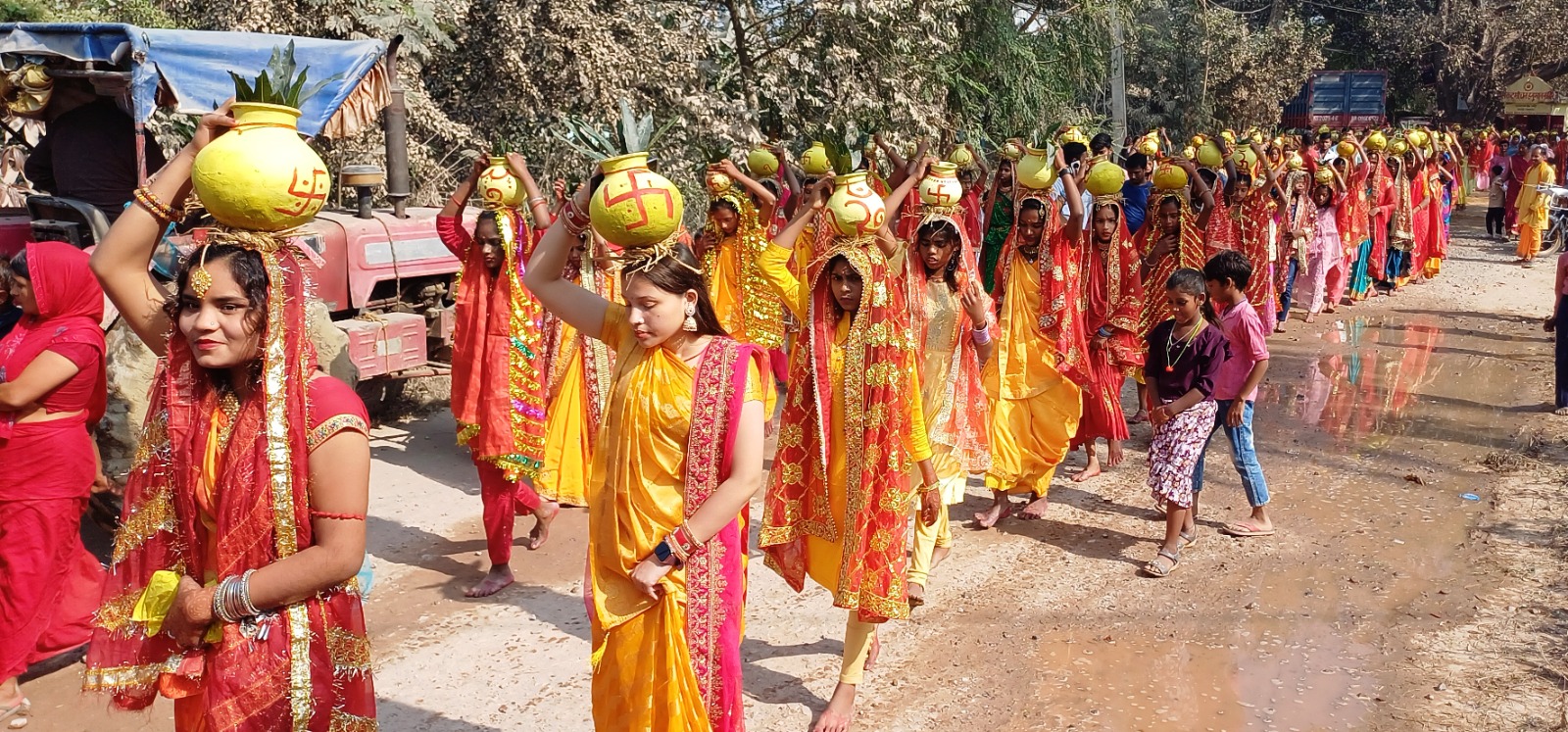 बछवाड़ा में चार दिवसीय 24 कुंडीय गायत्री महायज्ञ भव्य कलश शोभा यात्रा के साथ प्रारंभ 4