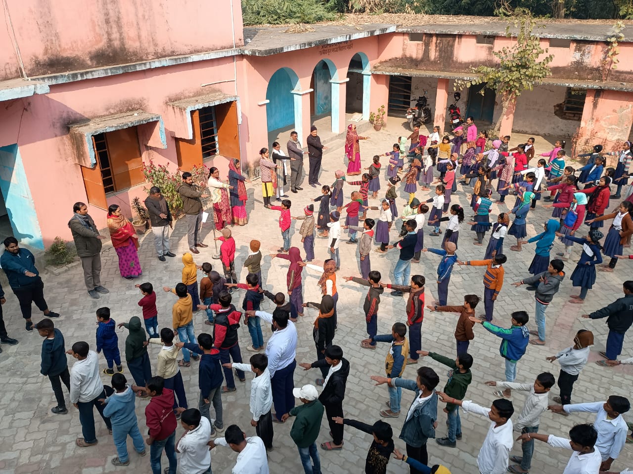 भगवानपुर प्रखंड में राष्ट्रीय तंबाकू नियंत्रण कार्यक्रम के तहत बच्चों को तंबाकू के हानिकारक प्रभावों के बारे में दी गयी जानकारी 2