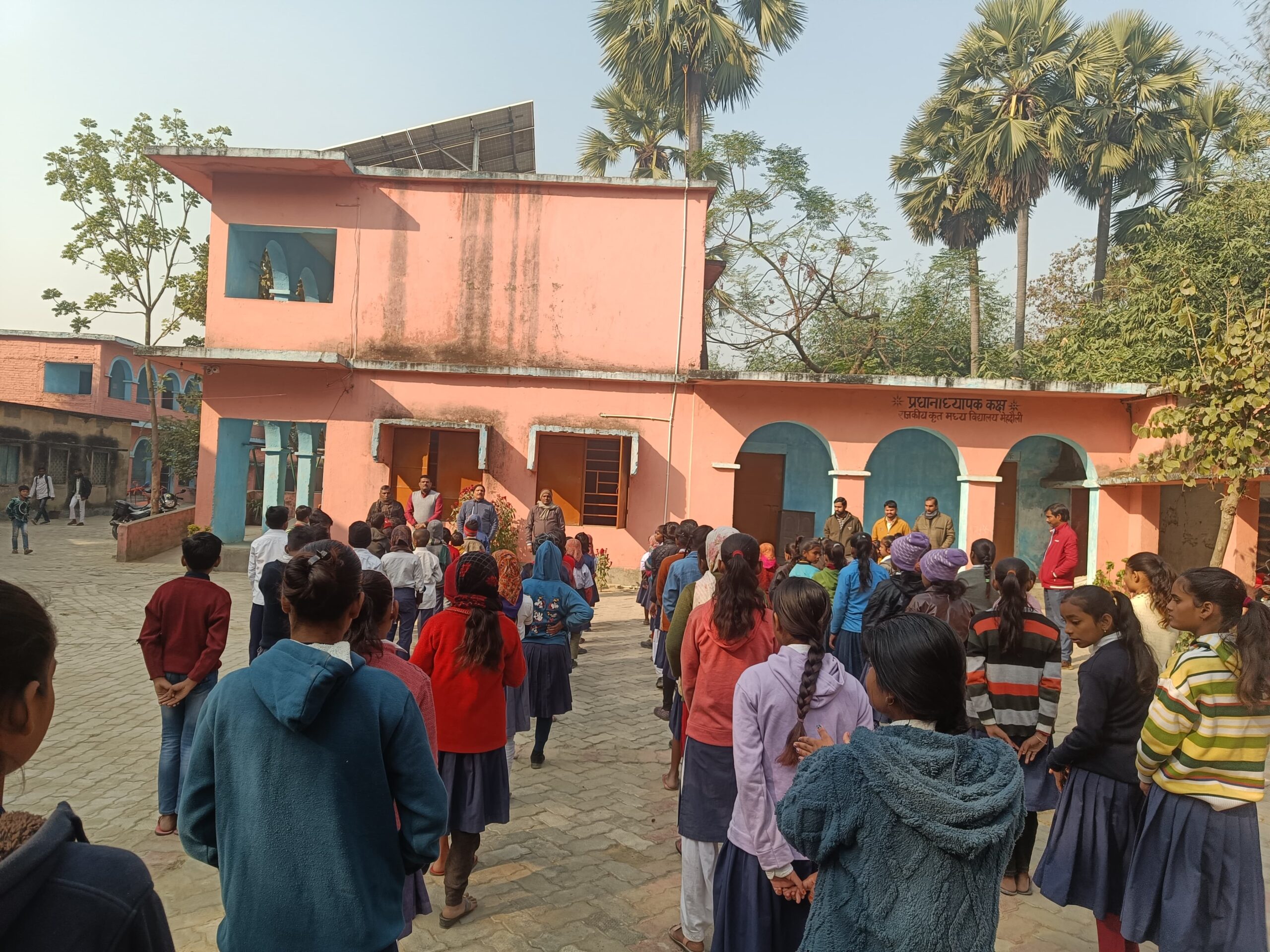 मुख्यमंत्री विद्यालय सुरक्षा कार्यक्रम के तहत भगवानपुर प्रखंड में प्रारंभिक व हाई स्कूलों में फोकल शिक्षक द्वारा स्वच्छता के प्रति छात्र-छात्राओं को किया गया जागरूक 2