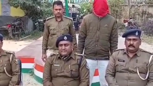 बेगूसराय में नाव कोठी थाने की पुलिस ने बड़ी उपलब्धि हासिल, टॉप 20 अपराधियों में शामिल एवं इनामी अपराधी गौरव कुमार सिंह को किया गिरफ्तार 1