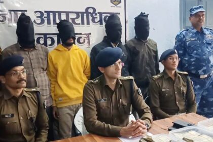 नालंदा पुलिस ने किया साइबर फ्रॉड का उद्भेदन,36 लाख 78 हजार रुपए,पंद्रह मोबाइल,छह एटीएम,एक लैपटॉप,एक प्रिंटर,सोने-चांदी के जेवर के साथ 4 साइबर ठग गिरफ्तार 12