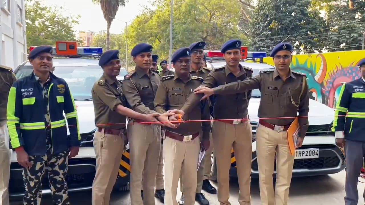 नालंदा पुलिस ने राष्ट्रीय राजमार्ग गश्ती परियोजना के तहत अत्याधुनिक हाईवे गश्ती वाहनों को हरी झंडी दिखाकर किया गया रवाना 2