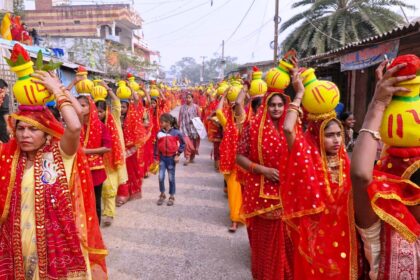 सकरी के केवल नारायण भारतीय फील्ड में श्री मदभागवत कथा का शुभारंभ भव्य शांति मंगल कलश यात्रा से किया गया 6