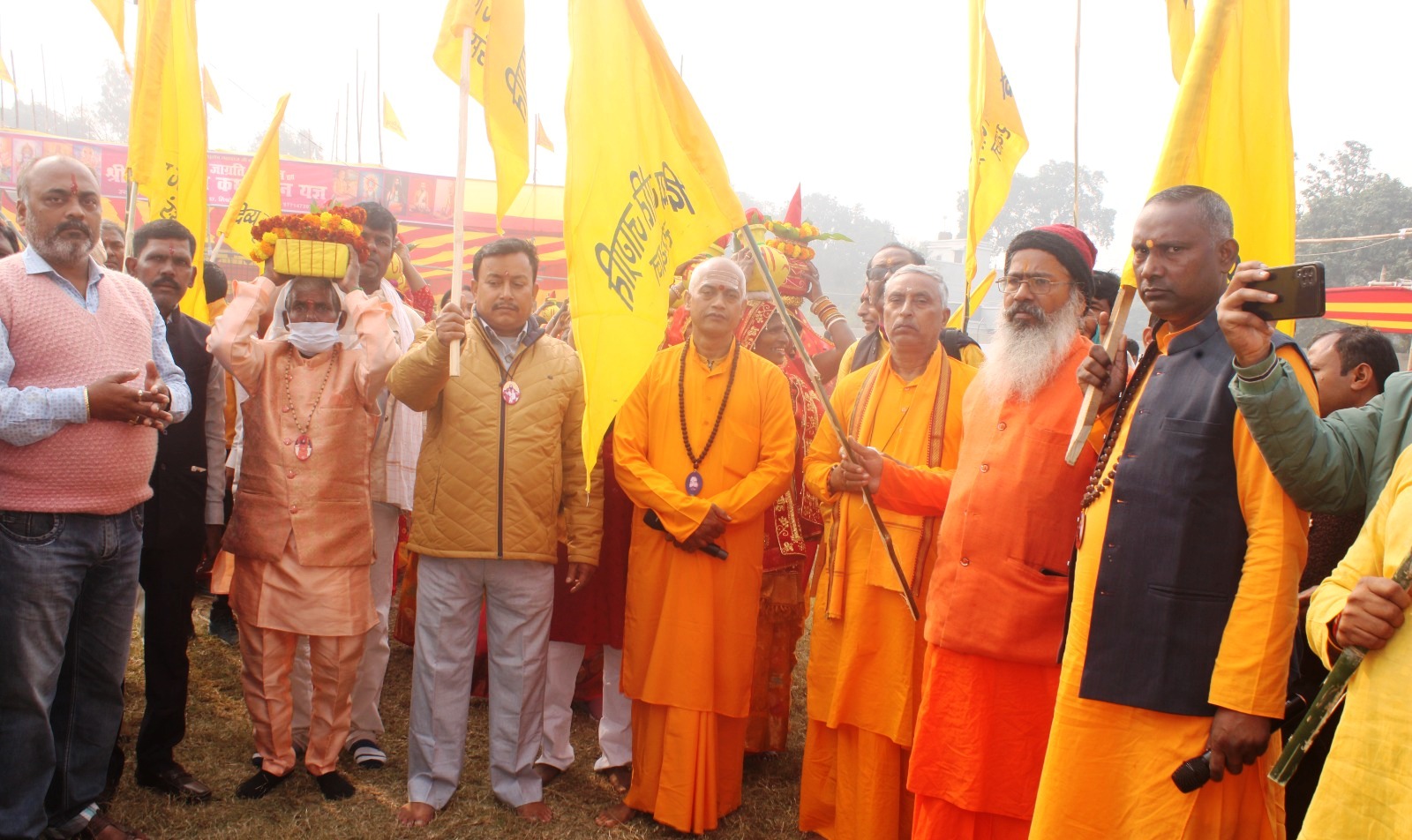 सकरी के केवल नारायण भारतीय फील्ड में श्री मदभागवत कथा का शुभारंभ भव्य शांति मंगल कलश यात्रा से किया गया 3