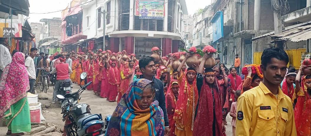 वीरपुर में श्रीमद् भागवत सप्ताह ज्ञान महायज्ञ को लेकर निकाली गई भव्य कलश शोभायात्रा 2