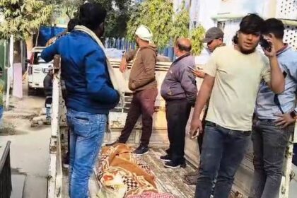 बेगूसराय में अज्ञात ट्रक के चकमा से दो बाइक आपस में टकराई,  दो बाइक पर चार लोगों में एक की मौत, तीन गंभीर रुप से घायल, चल रहा इलाज 12