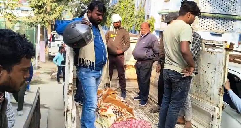 बेगूसराय में अज्ञात ट्रक के चकमा से दो बाइक आपस में टकराई,  दो बाइक पर चार लोगों में एक की मौत, तीन गंभीर रुप से घायल, चल रहा इलाज 2