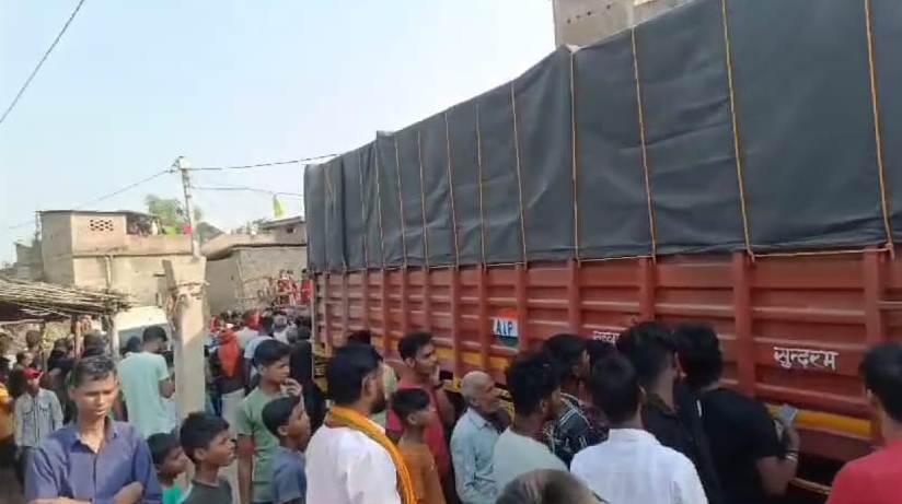बेगूसराय में शराब से लदे ट्रक को उत्पाद पुलिस ने खदेड़ कर पकड़ा, ट्रक से भारी मात्रा में अंग्रेजी शराब बरामद 4