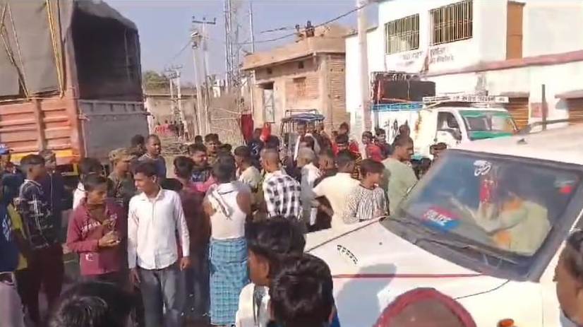 बेगूसराय में शराब से लदे ट्रक को उत्पाद पुलिस ने खदेड़ कर पकड़ा, ट्रक से भारी मात्रा में अंग्रेजी शराब बरामद 2