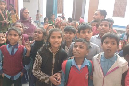 अंडा के बदले सड़ा सेब देने से नाराज बच्चों ने किया जमकर हंगामा, मामला फफौत पंचायत के प्राथमिक विद्यालय चकवा पूर्वी भाग की 24