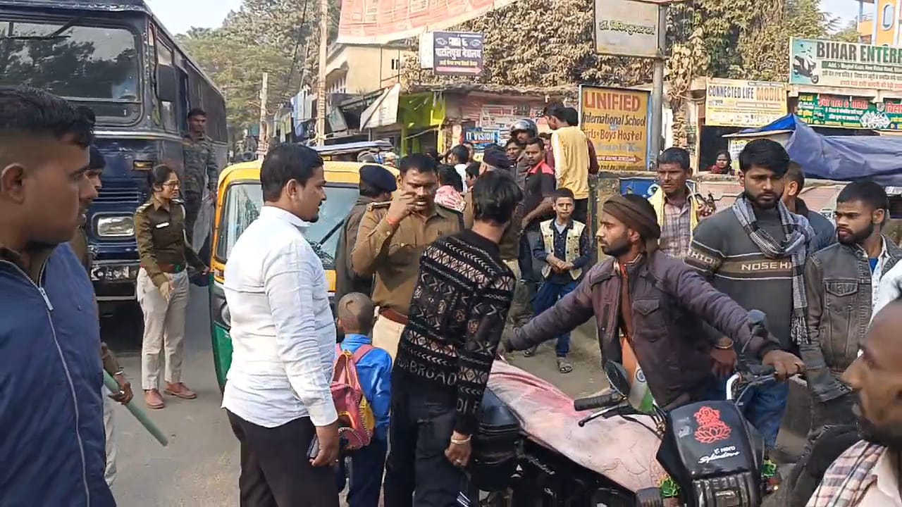 नालंदा: खाली कैदी वाहन ने मोटरसाइकिल सवार दो लोगों को कुचला, एक महिला एक पुरुष हुआ जख्मी 3