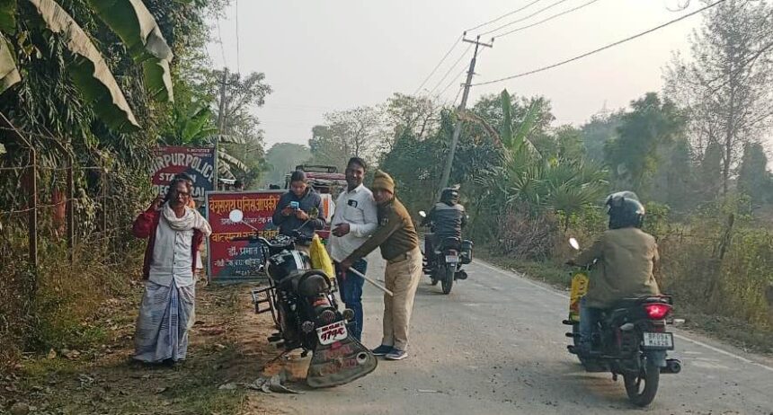 पुलिस ने थाना चौक पर चलाया वाहन जांच, वाहन चालकों से वसूली गया जुर्माना 1