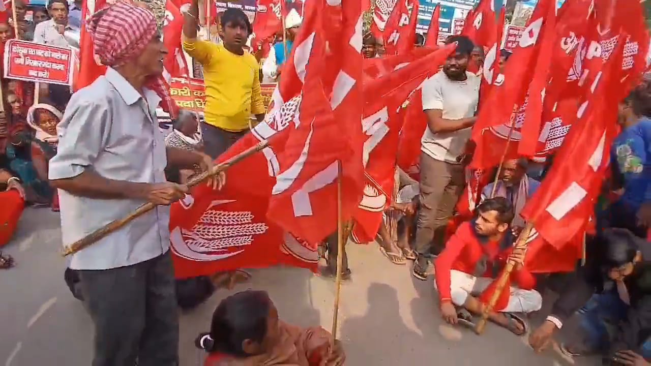 नालंदा: दीपनगर थाना क्षेत्र के पंचाने नदी के किनारे कचरा संचय के विरोध में भारतीय कम्युनिस्ट पार्टी ने डीएम कार्यालय के समक्ष किया प्रदर्शन 3