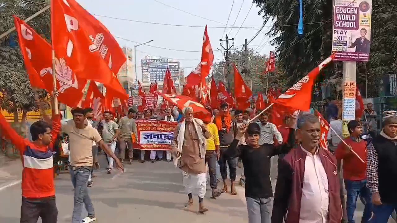 नालंदा: दीपनगर थाना क्षेत्र के पंचाने नदी के किनारे कचरा संचय के विरोध में भारतीय कम्युनिस्ट पार्टी ने डीएम कार्यालय के समक्ष किया प्रदर्शन 2