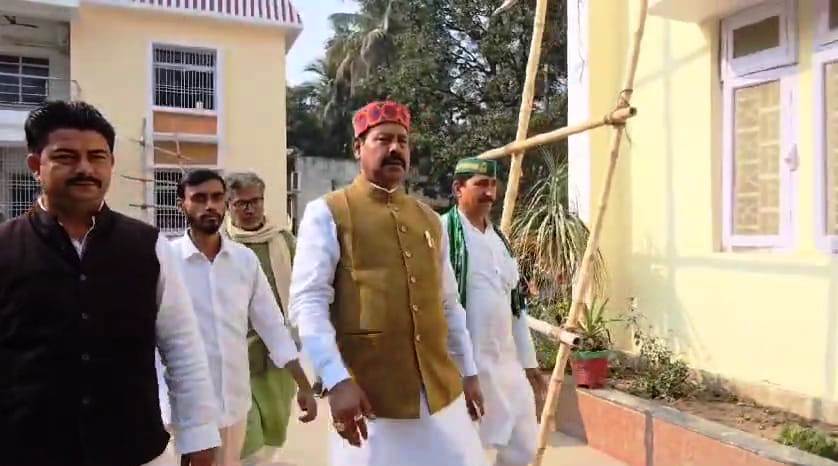 भेड़ बकरी और मुर्गा मछली खाने वाले व्यक्ति आज लालू यादव पर उंगली उठा रहे हैं, 7 जन्म लेकर भी वह लालू यादव की बराबरी नहीं कर सकते - भाई वीरेंद्र 2