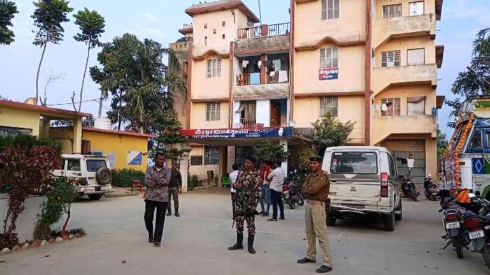 पुलिस ने 25 लिटर देशी महुआ शराब के साथ दो कारोबारी गिरफ्तार, भेजा जेल 15