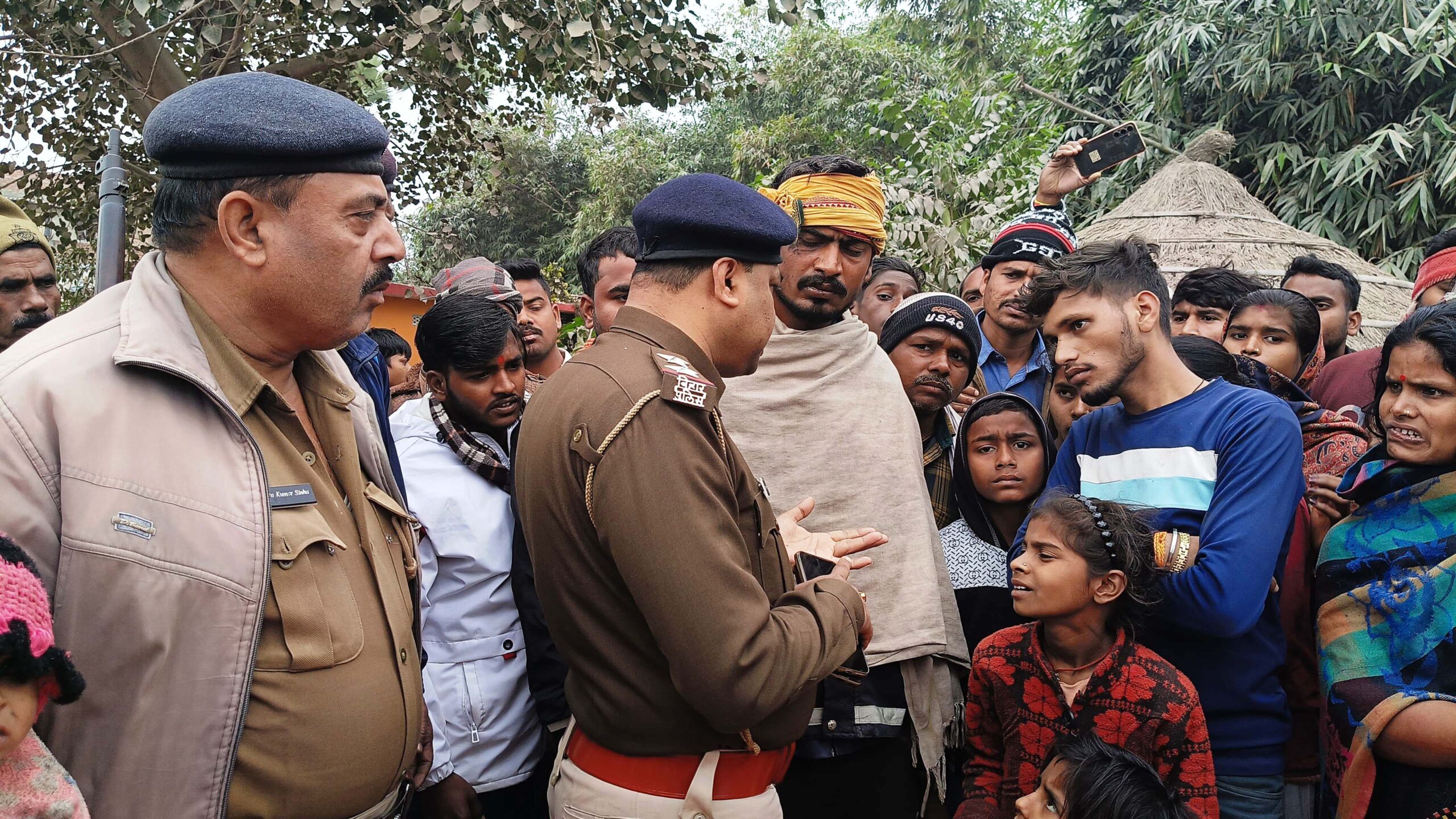 बछवाड़ा में विवाहिता ने फांसी का फंदा लगाकर किया आत्महत्या, मायके वालो ने हत्या का आरोप लगाकर किया सड़क जाम 3