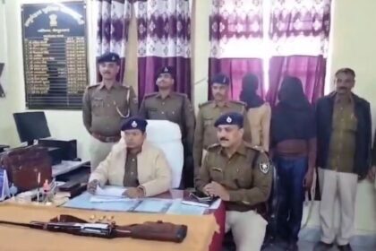 दो पक्षों के बीच गोलीबारी मामले में हथियार व जिंदा कारतूस समेत दो आरोपी को पुलिस ने किया गिरफ्तार 16