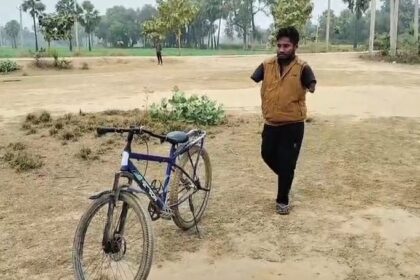 नालंदा: दोनों हाथ नहीं होने के बावजूद छोटू आज किसी हुनर का मोहताज नहीं, चाहत है डीएम बनने की 8