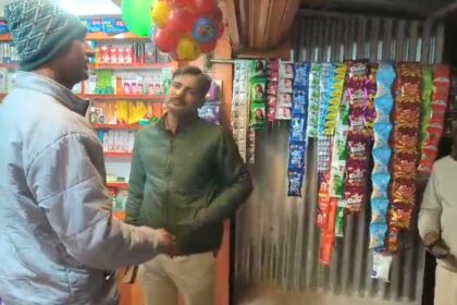 समस्तीपुर: तीन बाइक पर सवार बदमाशों ने एक जनरल स्टोर व श्रृंगार की दुकान पर किया अंधाधुंध फायरिंग, बाल-बाल बचे दुकानदार 27