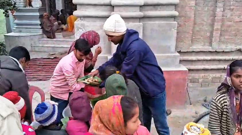 मंदिरों में पूजा पाठ के साथ किया नव वर्ष का स्वागत, वन भोज का लुफ्त उठाकर लोगो ने मनाया जश्न 1