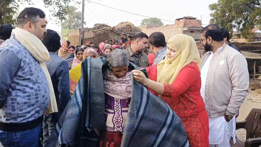 बिहार शरीफ विधानसभा के मिल्कीपर गांव में राजद नेत्री सह समाजसेवी आयशा फातिमा के द्वारा कड़ाके की ठंड में जरूरतमंदों के बीच किया 500 कम्बल का किया वितरण 1