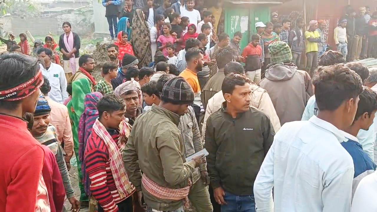 समस्तीपुर: नाला निर्माण के दौरान मिट्टी का धंसना गिरने से एक मजदूर की मौत, दो मजदूर को आयी हल्की चोटें 2