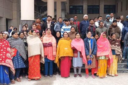 नालंदा: राजकीय दंत चिकित्सा महाविद्यालय एवं अस्पताल में कार्यरत डेढ़ सौ कर्मचारियों ने बकाया आठ महीने वेतन की मांग को लेकर किया हड़ताल 16