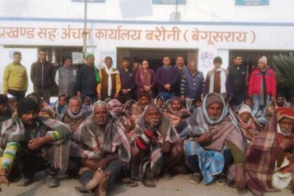 बरौनी प्रखण्ड मुख्यालय में 130 जरूरतमंदों के बीच ऊनी कम्बल का किया गया वितरण 31