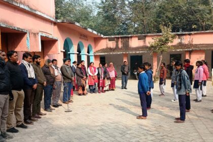 शिक्षकों ने छात्रों को सड़क व रेल दुर्घटना से बचाव को लेकर किया जागरूक 28