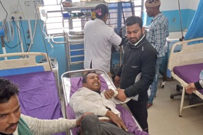 बछवाड़ा बाजार में अनियंत्रित ई रिक्शा पलटने से चालक गंभीर रुप से घायल, बाल-बाल बचे सवार यात्री   15