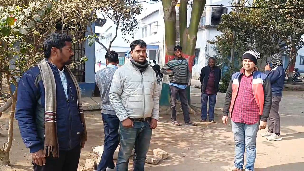 नालंदा: ट्रक और कार में हुई जबरदस्त टक्कर,कार पर सवार दो लोग की हुई मौके पर हुई मौत, तीन लोग हुए गंभीर रूप से जख्मी 3