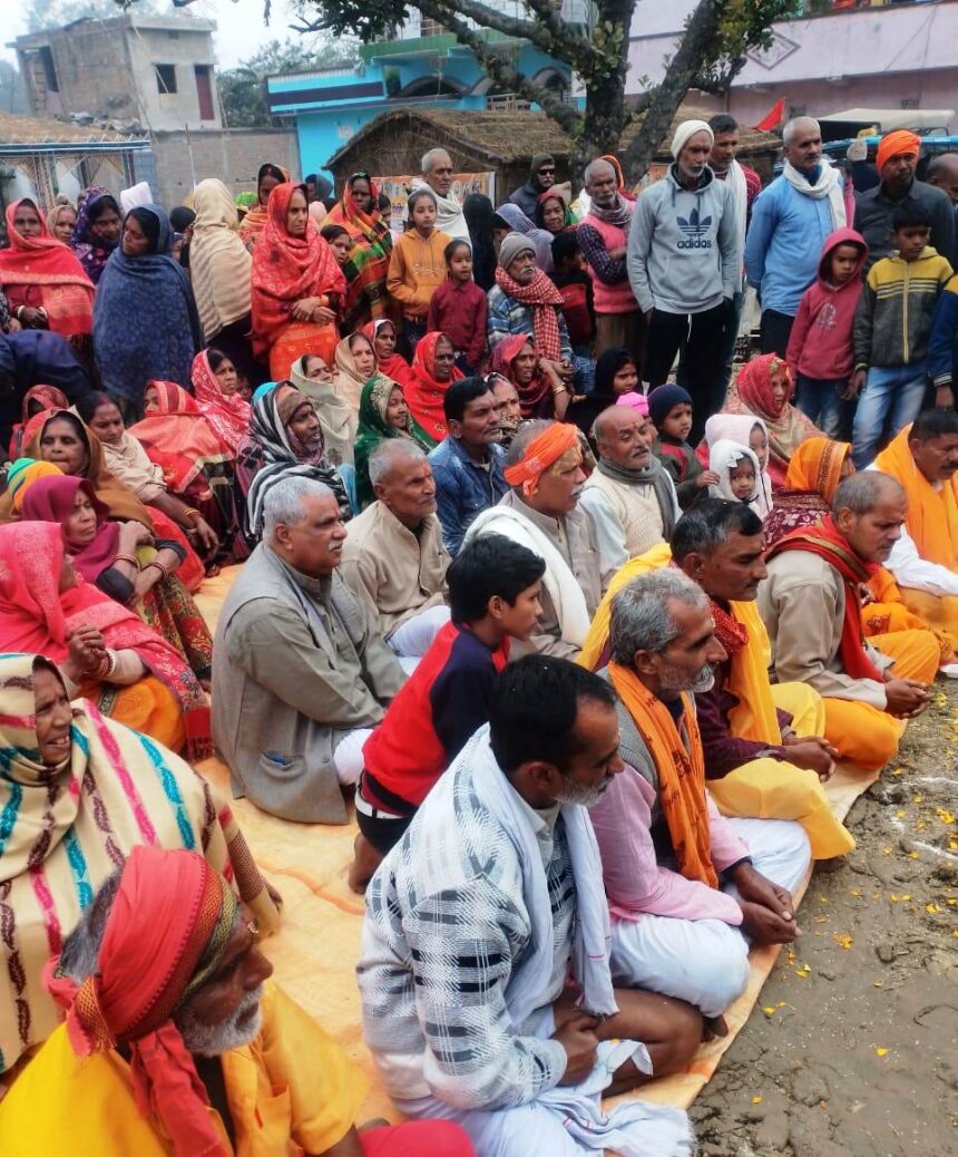 भगवानपुर प्रखंड में रुद्र यज्ञ सह शिव सपरिवार प्राण-प्रतिष्ठा को लेकर हुआ धर्म ध्वजा रोपण 1