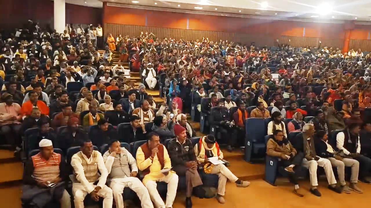 नालंदा-राजगीर के कन्वेंशन सेंटर में आप सब की आवाज (आसा) पार्टी का एक दिवसीय कार्यकर्ता सम्मेलन का राष्ट्रीय अध्यक्ष आरसीपी सिंह ने किया उद्घाटन 4