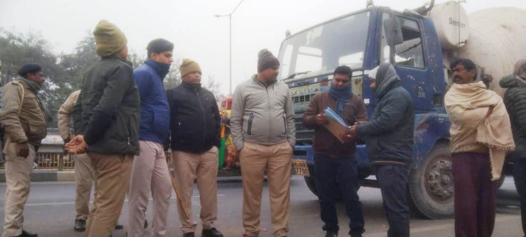 जिला प्रशासन द्वारा पंचायत भवन एवं मोसादपूर विद्यालय को एनएच 31 किनारे से अतिक्रमण मुक्त कराया 4