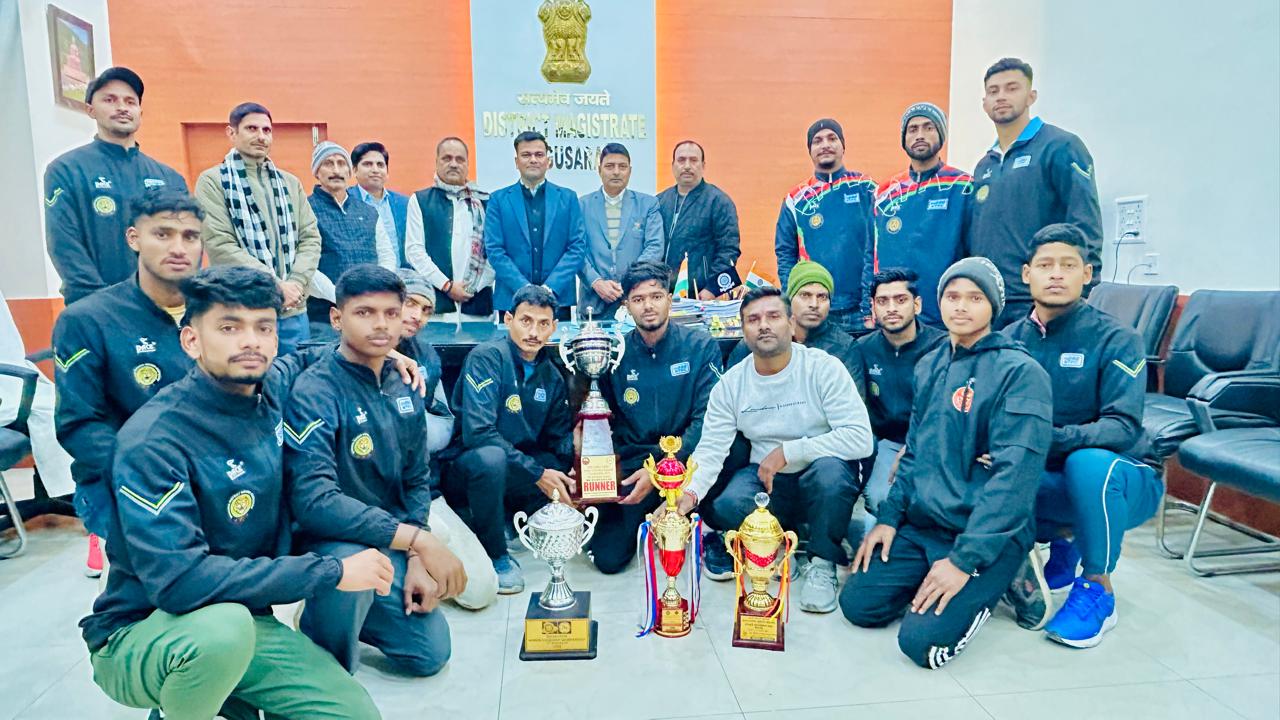 शरीर का फिटनेस के साथ साथ खेल और पढ़ाई पर ध्यान देते हुए आगे बढ़ते जाएं खिलाड़ी - डीएम 3