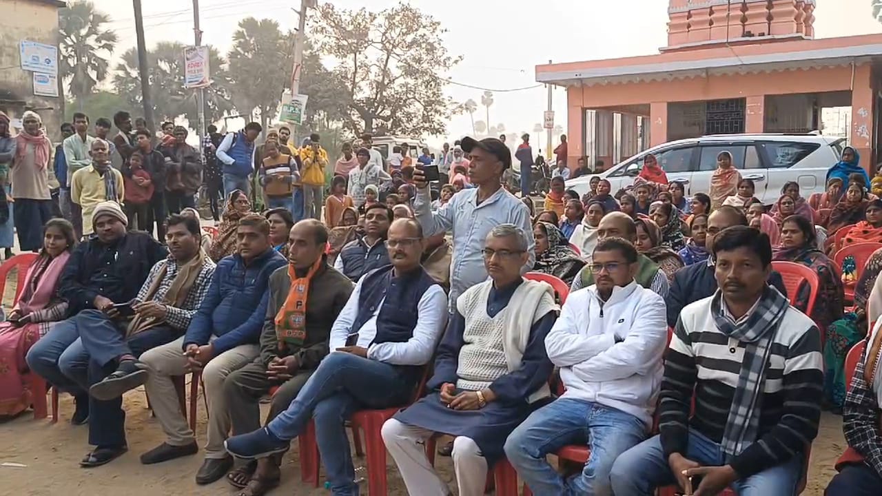 बिहार सरकार के सहकारिता मंत्री प्रेम कुमार पहुंचे नालंदा, आशानगर में आयोजित संविधान गौरव अभियान में की शिरकत 3