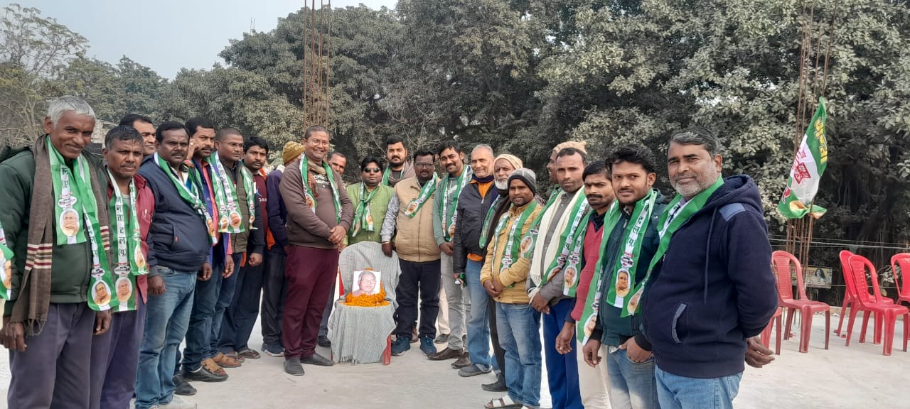 खोदावंदपुर में जदयू के कार्यकर्ताओं ने जननायक कर्पूरी ठाकुर की जयंती धूमधाम से मनाया 2