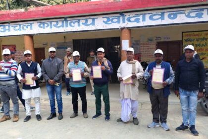 राष्ट्रीय मतदाता दिवस पर प्रखंड विकास पदाधिकारी ने मतदाताओं को किया जागरूक 22