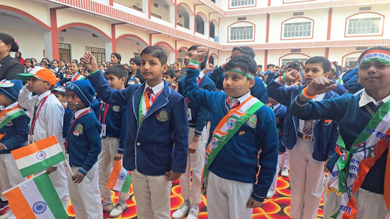 संत पॉल पब्लिक स्कूल तेघड़ा में 76 वें गणतंत्र दिवस बड़े ही धूमधाम से मनाया गया 5