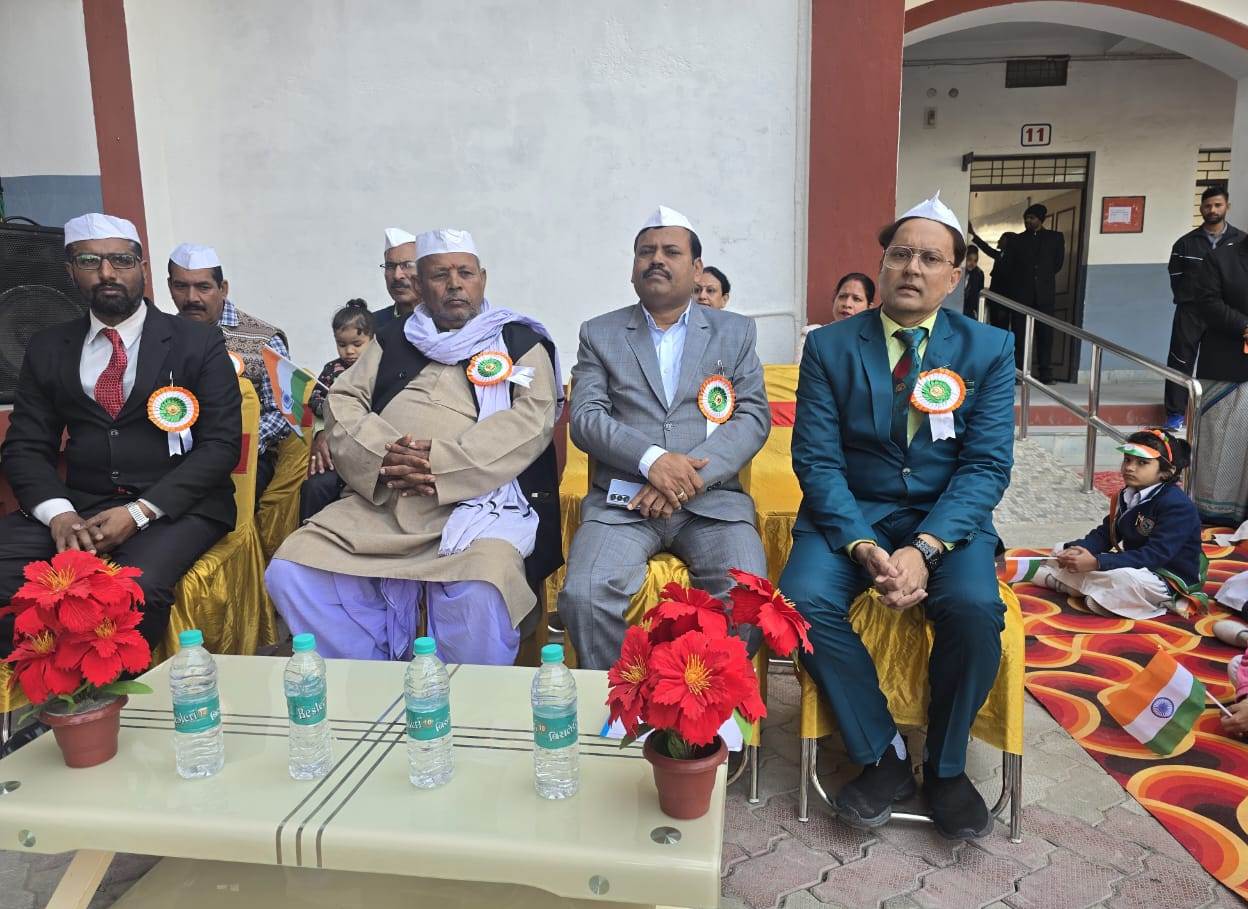 संत पॉल पब्लिक स्कूल तेघड़ा में 76 वें गणतंत्र दिवस बड़े ही धूमधाम से मनाया गया 9