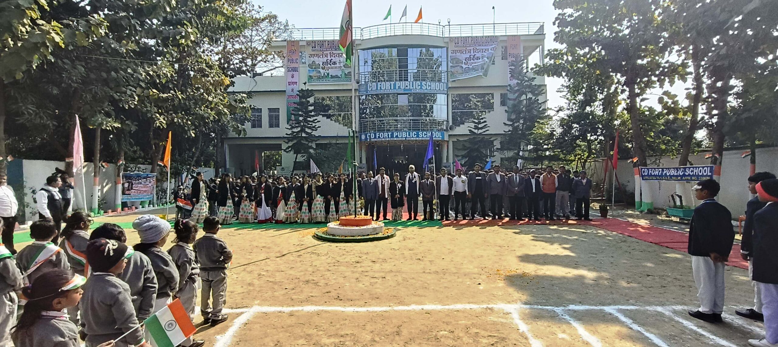 सीडी फोर्ट पब्लिक स्कूल में 76वें गणतंत्र दिवस का किया गया भव्य आयोजन 4