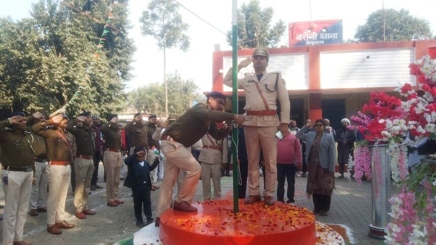 76वें गणतंत्र दिवस पर राष्ट्र ध्वज को शान से लहराया, देशवासियों ने दी सलामी और हर्षोल्लास पूर्वक मनाया गणतंत्र दिवस 1