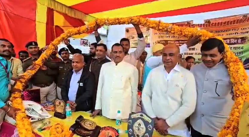 नालंदा: तेल्हाड़ा संस्कृत उच्च विद्यालय टांडा पर के मैदान में घुड़दौड़ प्रतियोगिता का हुआ आयोजन 3