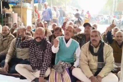 बिहार रक्षा वाहिनी स्वयं सेवक संघ ने अपनी मांगों को लेकर किया एक दिवसीय धरना 17